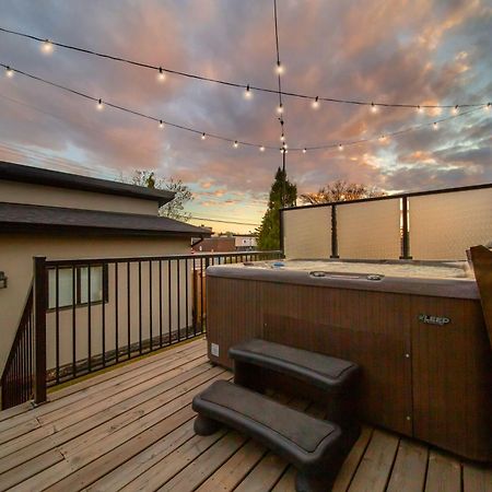 Bright Modern Home - King Bed - Free Parking - Fireplace - Fast Wi-Fi - Free Netflix Edmonton Exteriér fotografie