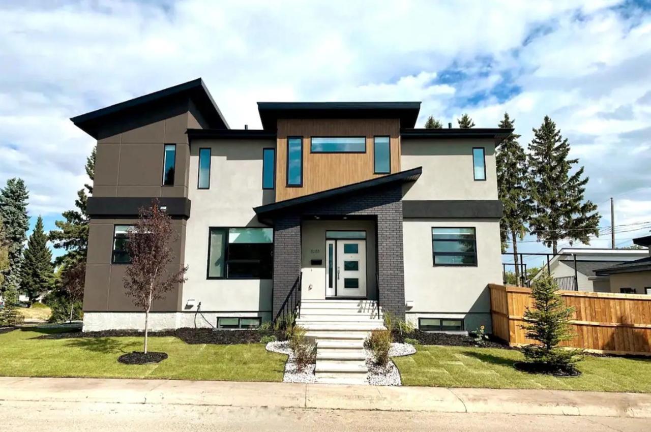 Bright Modern Home - King Bed - Free Parking - Fireplace - Fast Wi-Fi - Free Netflix Edmonton Exteriér fotografie