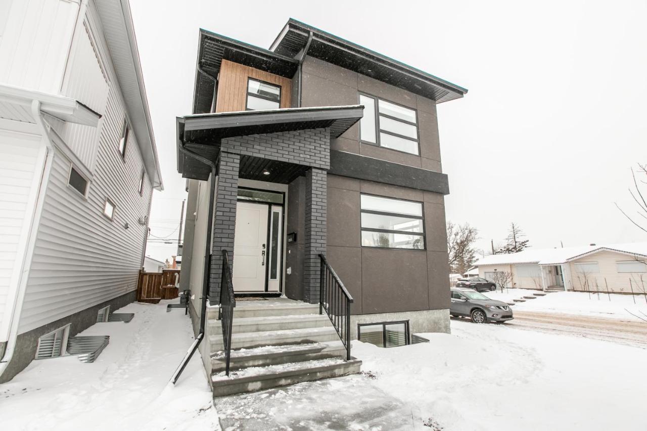 Bright Modern Home - King Bed - Free Parking - Fireplace - Fast Wi-Fi - Free Netflix Edmonton Exteriér fotografie