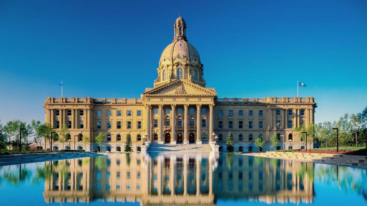 Bright Modern Home - King Bed - Free Parking - Fireplace - Fast Wi-Fi - Free Netflix Edmonton Exteriér fotografie